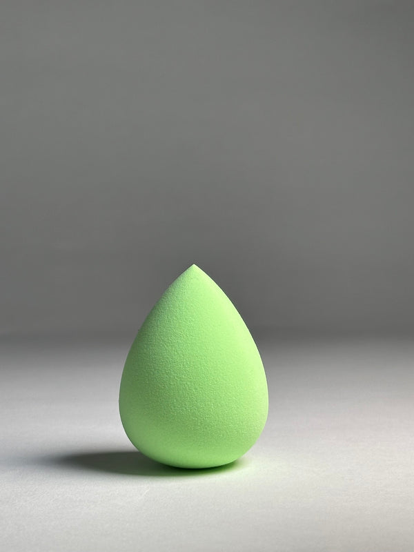 Green Ohana&K Beauty Egg cruelty-free blending sponge for liquid and cream makeup, ideal for a streak-free finish.