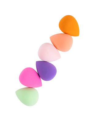 Ohana&K Beauty Egg cruelty-free makeup sponge for flawless blending of foundation, concealer, and blush, with a soft, bouncy texture.